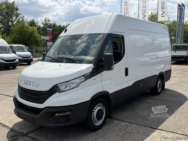 Slēgtais furgons IVECO 35S16V Klima / DAB / PDC