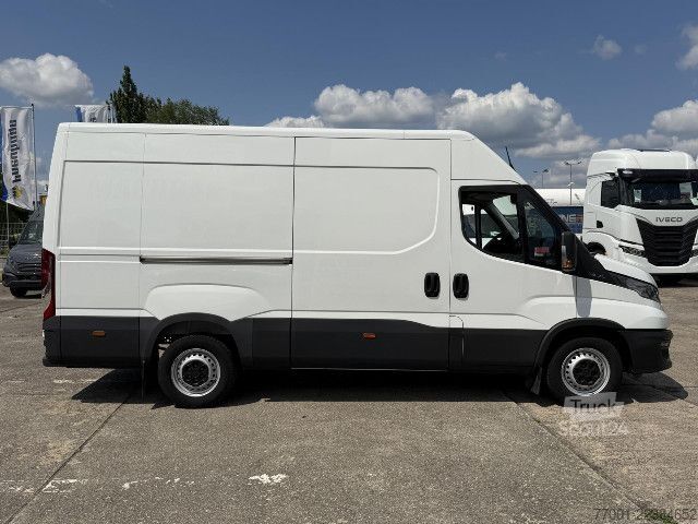 Slēgtais furgons IVECO 35S16V Klima / DAB / PDC