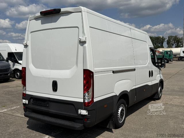 Slēgtais furgons IVECO 35S16V Klima / DAB / PDC