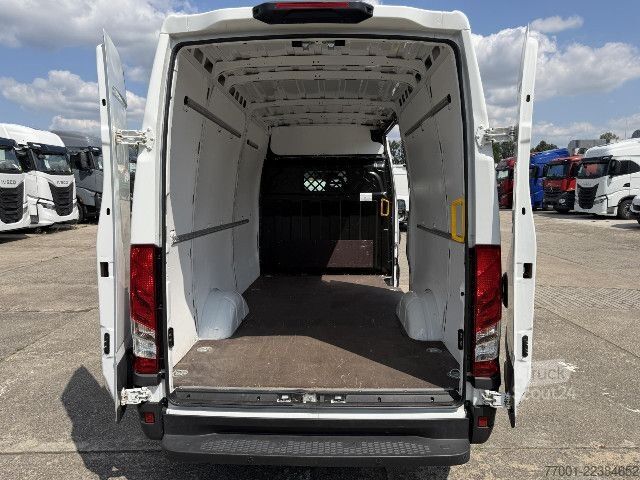Slēgtais furgons IVECO 35S16V Klima / DAB / PDC