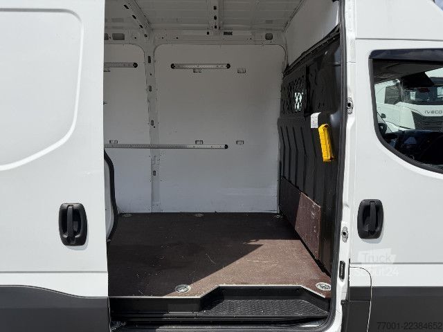 Slēgtais furgons IVECO 35S16V Klima / DAB / PDC