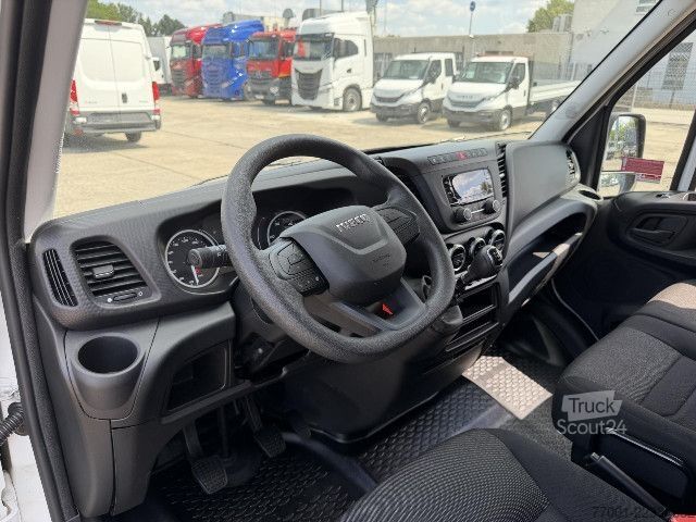Slēgtais furgons IVECO 35S16V Klima / DAB / PDC