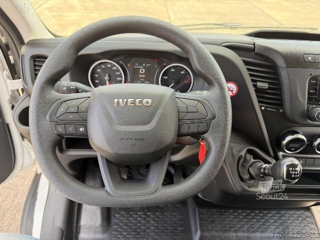Slēgtais furgons IVECO 35S16V Klima / DAB / PDC