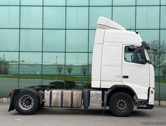 Standard tractor unit VOLVO FH 440 GLOBETROTTER XL 2x TANK DUTCH TRUCK