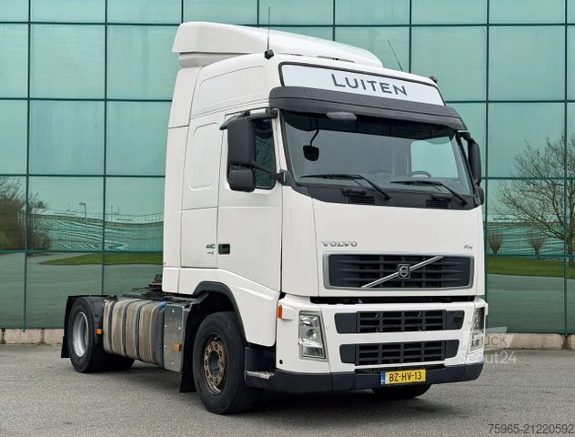 Standard tractor unit VOLVO FH 440 GLOBETROTTER XL 2x TANK DUTCH TRUCK