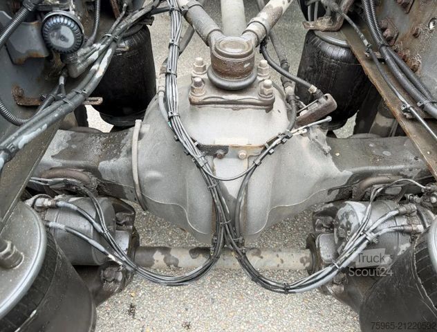 Standard tractor unit VOLVO FH 440 GLOBETROTTER XL 2x TANK DUTCH TRUCK