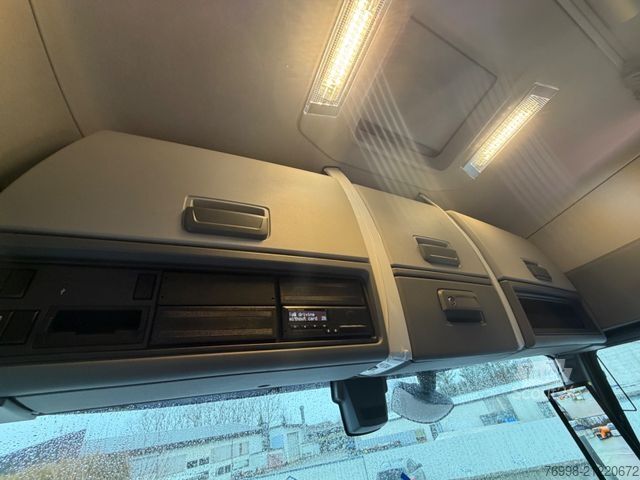 Standard tractor unit RENAULT RENAULT T 520 4x2 SATTELZUGMASCHINE SCHWARZ