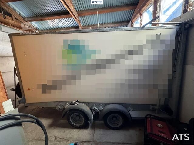 مقطورة خزائن Ifor Williams مع جهاز غسيل عالي الضغط من Nilfisk Ifor Williams cabinet trailer w/ Nilfisk High-pressure washer