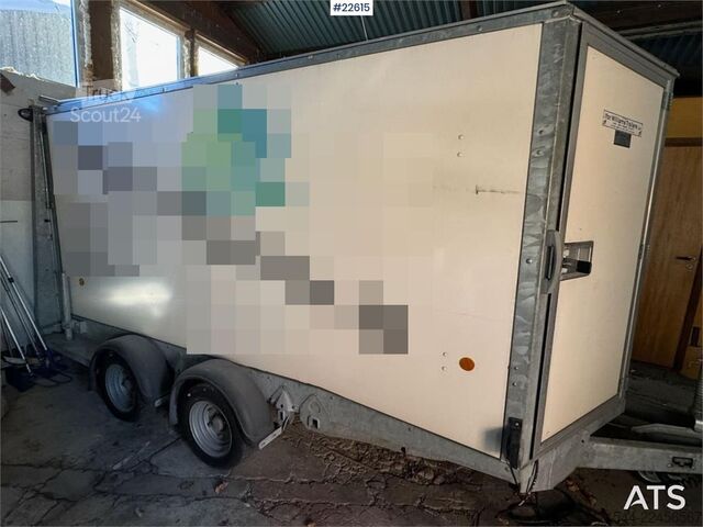 مقطورة خزائن Ifor Williams مع جهاز غسيل عالي الضغط من Nilfisk Ifor Williams cabinet trailer w/ Nilfisk High-pressure washer