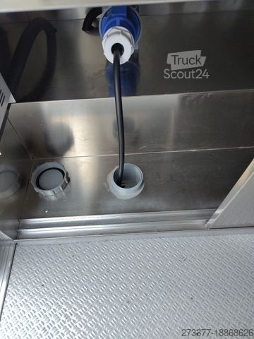 Remorque de vente ESSELMANN Delistar Foodtruck 6000 ähn. Airstream