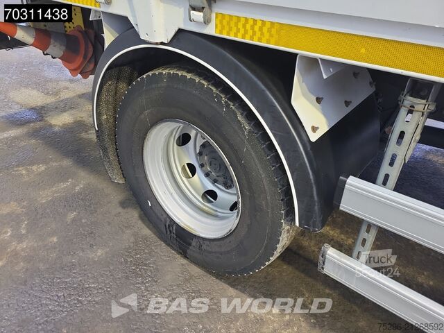 Lastplattform Renault D 210 4X2 14tonner 755cm open floor Automatic A...