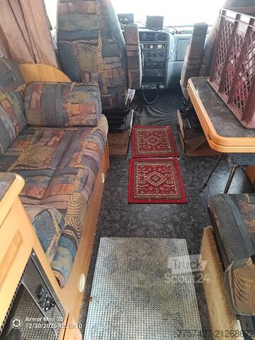 Autorulotă integrată Hymer E700