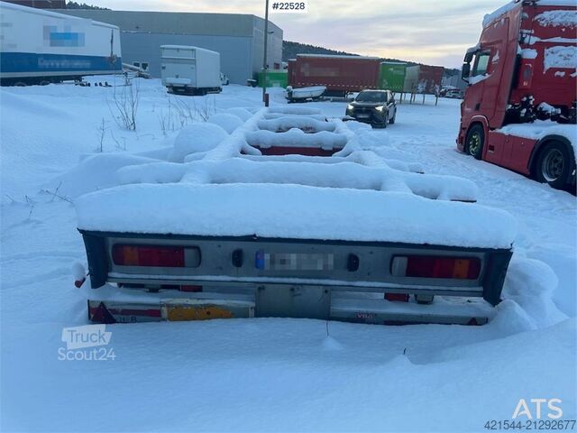 Transporte de contenedores HFR KM 24 3-axle trailer w/ two sets of tires