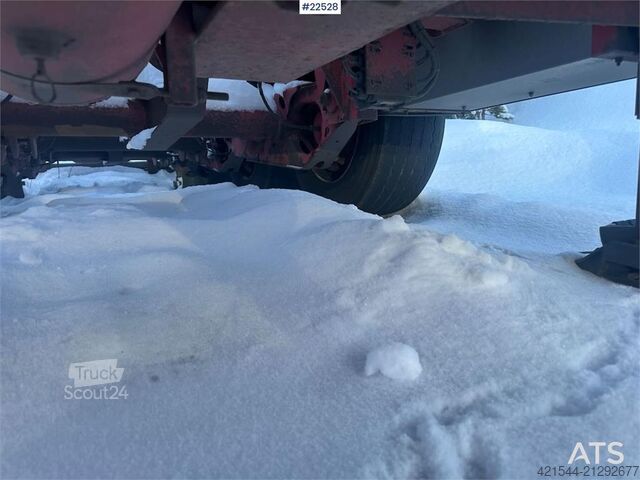 Transporte de contenedores HFR KM 24 3-axle trailer w/ two sets of tires