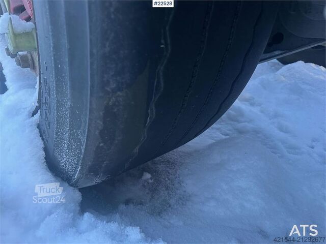 Transporte de contenedores HFR KM 24 3-axle trailer w/ two sets of tires