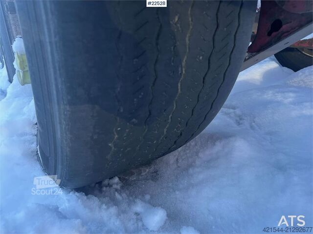 Transporte de contenedores HFR KM 24 3-axle trailer w/ two sets of tires