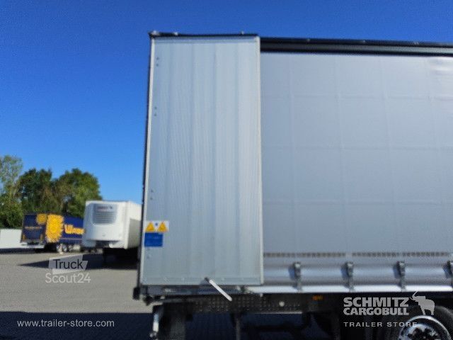 Otvorený náves s plachtou Schmitz Cargobull Curtainsider Standard Getränke