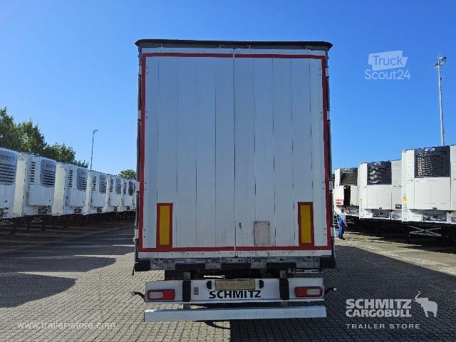 Otvorený náves s plachtou Schmitz Cargobull Curtainsider Standard Getränke