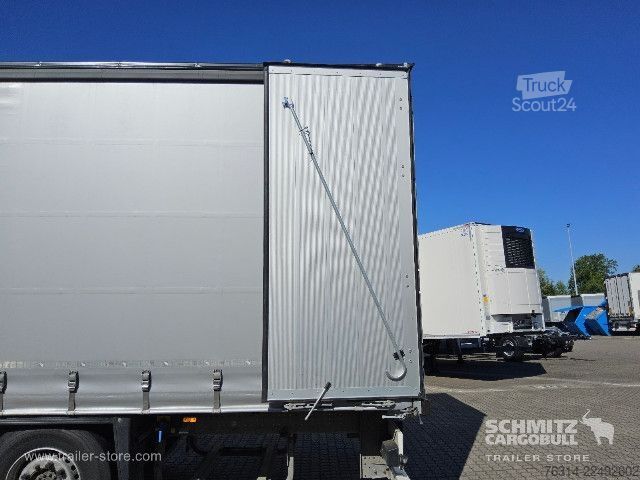Otvorený náves s plachtou Schmitz Cargobull Curtainsider Standard Getränke