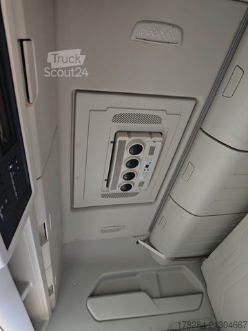 Standard SZM FORD F-MAX LUX LED, Intarder, Standklima, RDKS, Voll