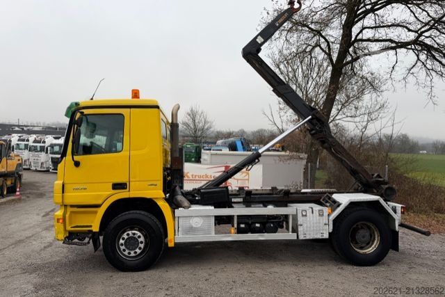 Autocamion cu cârlig pentru containere MERCEDES-BENZ Actros 1836 4x2 Haken Mulde