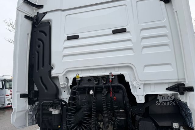 Tracteur routier standard MAN TGX 18.470 OptiView HubSattelkupplung