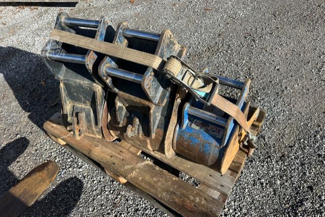 Egyéb NEW HOLLAND E26b 2.7 t 4x Schauffel