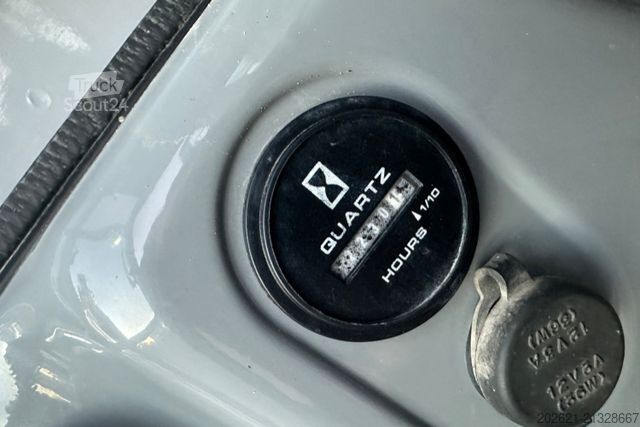 Egyéb NEW HOLLAND E26b 2.7 t 4x Schauffel