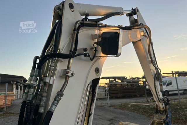 Egyéb NEW HOLLAND E26b 2.7 t 4x Schauffel