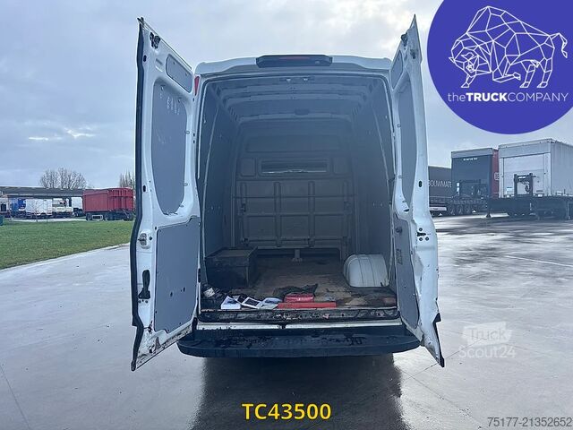 Bestelwagen Iveco Daily 35C15V12 Double cab 7 places