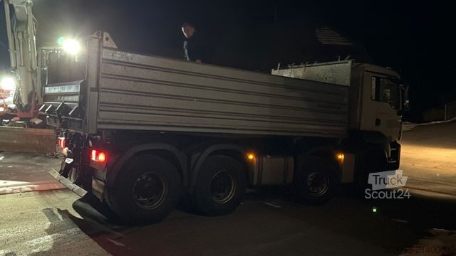 Camião basculante MAN TGS 37.500 8X4 2 SK GESTEINSKIPPER BORDMATIK