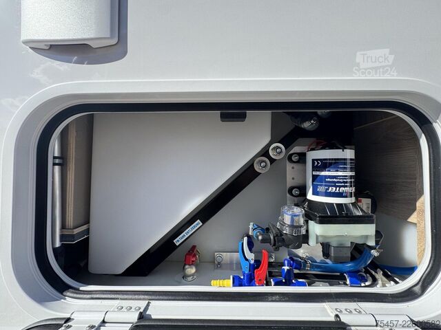 Polointegrovaný karavan EURAMOBIL Profila RS PRS 720 EF AHK, Markise, Radio, RFK