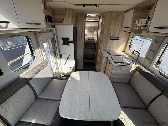 Polointegrovaný karavan EURAMOBIL Profila RS PRS 720 EF AHK, Markise, Radio, RFK