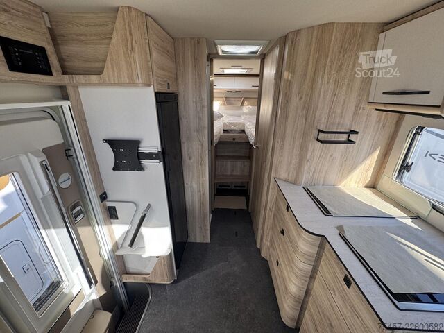 Polointegrovaný karavan EURAMOBIL Profila RS PRS 720 EF AHK, Markise, Radio, RFK