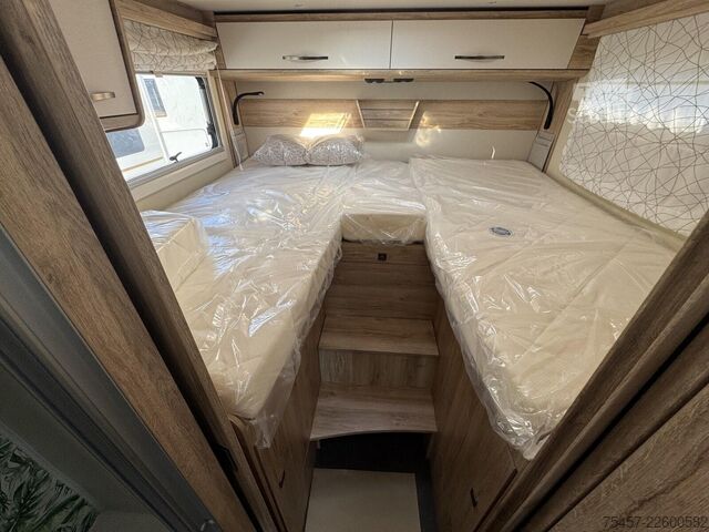 Polointegrovaný karavan EURAMOBIL Profila RS PRS 720 EF AHK, Markise, Radio, RFK