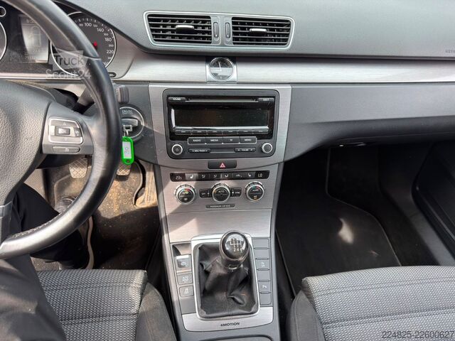 Minibusz VW Passat Variant Comfortline BlueMotion 4Motion