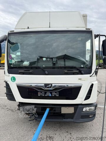 Dobozos teherautó MAN TGL 12.250 KOFFER + LBW EURO6 BJ 2017 UNFALL