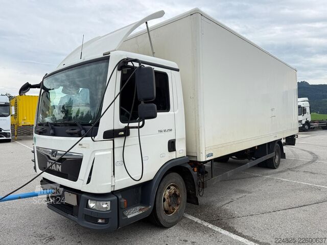 Dobozos teherautó MAN TGL 12.250 KOFFER + LBW EURO6 BJ 2017 UNFALL