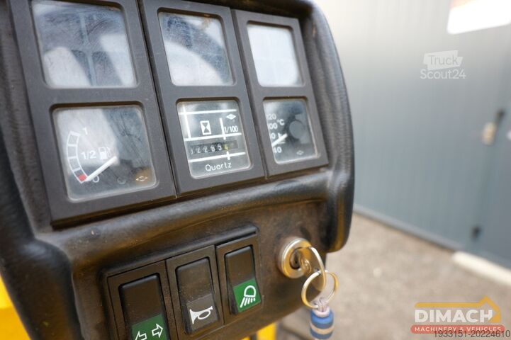 Lader Striegel 150 DYA minishovel met 2 bakken en palletvorken...
