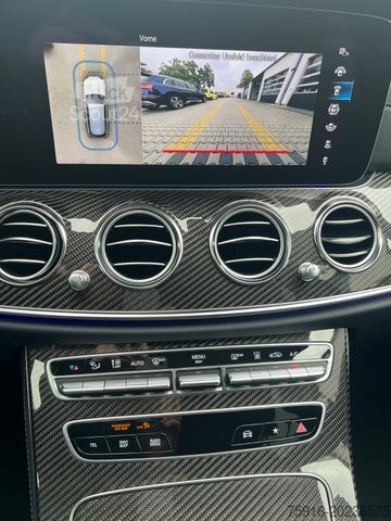 Kleinbus MERCEDES-BENZ E 450 4Matic Foliert in Grau Matt original Weiss