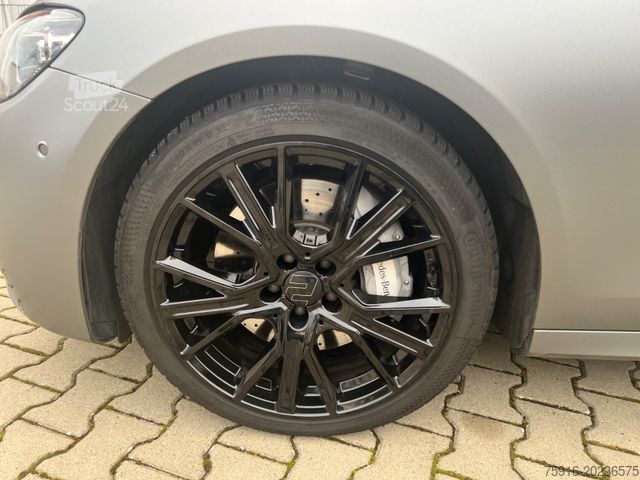 Mikroautobuss MERCEDES-BENZ E 450 4Matic Foliert in Grau Matt original Weiss