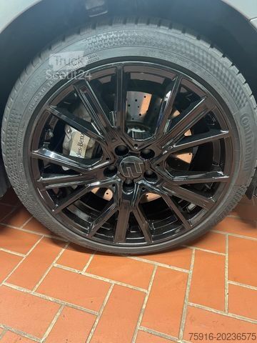 Kleinbus MERCEDES-BENZ E 450 4Matic Foliert in Grau Matt original Weiss