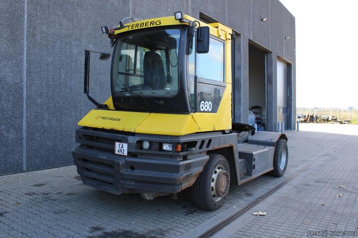 Terminal tractor Terberg RT282