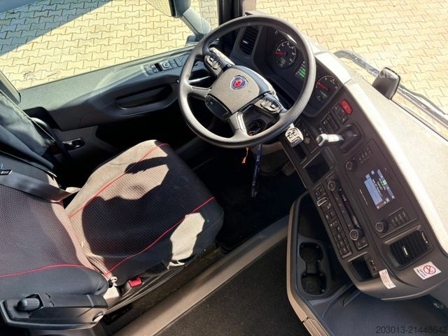 Kamion sa ravnom platformom SCANIA R500 6x4 Pritsche mit Kran Palfinger PK53002 SH