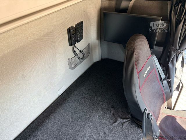 Kamion sa ravnom platformom SCANIA R500 6x4 Pritsche mit Kran Palfinger PK53002 SH