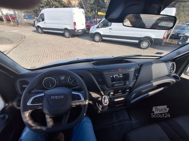 Gardinsidet varebil IVECO 70C18