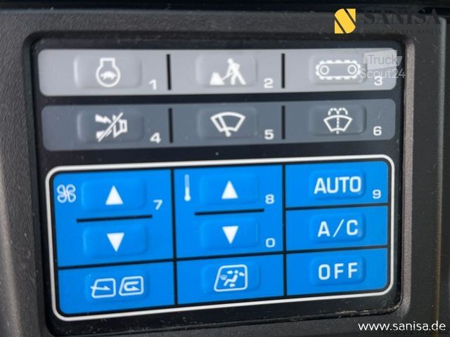 Ķēžu ekskavators KOMATSU PC 210 LC-11/OilQuick 70-55 /2x LöffelZSA