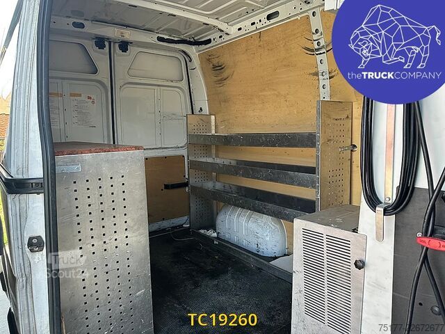 Dvižna ploščad Renault Master