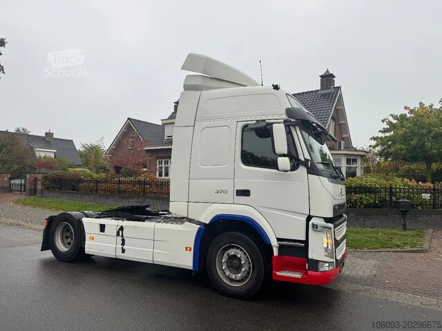 Standard-SZM Volvo FM 370 Globetrotter   Side skirts