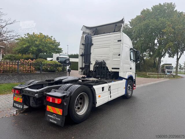 Standard-SZM Volvo FM 370 Globetrotter   Side skirts